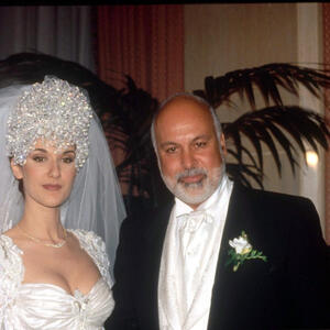 Zbog izgleda na venčanju, pevačica je završila u bolnici: Grandiozna haljina & šlep od 6 m bilo je sve o čemu je sanjala