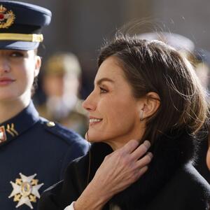 Jasno je zašto ga bira 15. put! Kraljica Leticija je našla kaput za sva vremena i može da se nosi bar 7 meseci godišnje