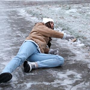 Ovo je prva stvar koju treba da uradite ako padnete na ledu: Mnogi odmah naprave najveću moguću grešku