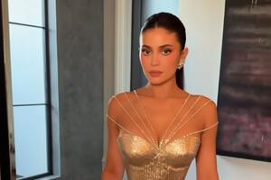 Kajli Džener u stilu boginje očarala Holivud! Za posebno veče svog dečka, čuvala je &ndash; magiju u boji ZLATA