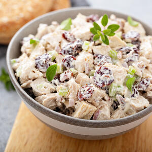 Kako da iskoristite suvo voće od Božića: Napravite ovu ukusnu obrok salatu i više nikad ni komadić nećete baciti