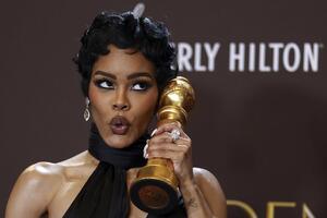 Kad se okrenula, usledio je ŠOK: Najbolje odevena dama na dodeli Zlatnih globusa atraktivnom pojavom uzburkala Holivud