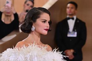 Šivena je 323 sata, a detalj na leđima je čini magičnom! Ovo je haljina o kojoj se najviše priča posle Zlatnih globusa