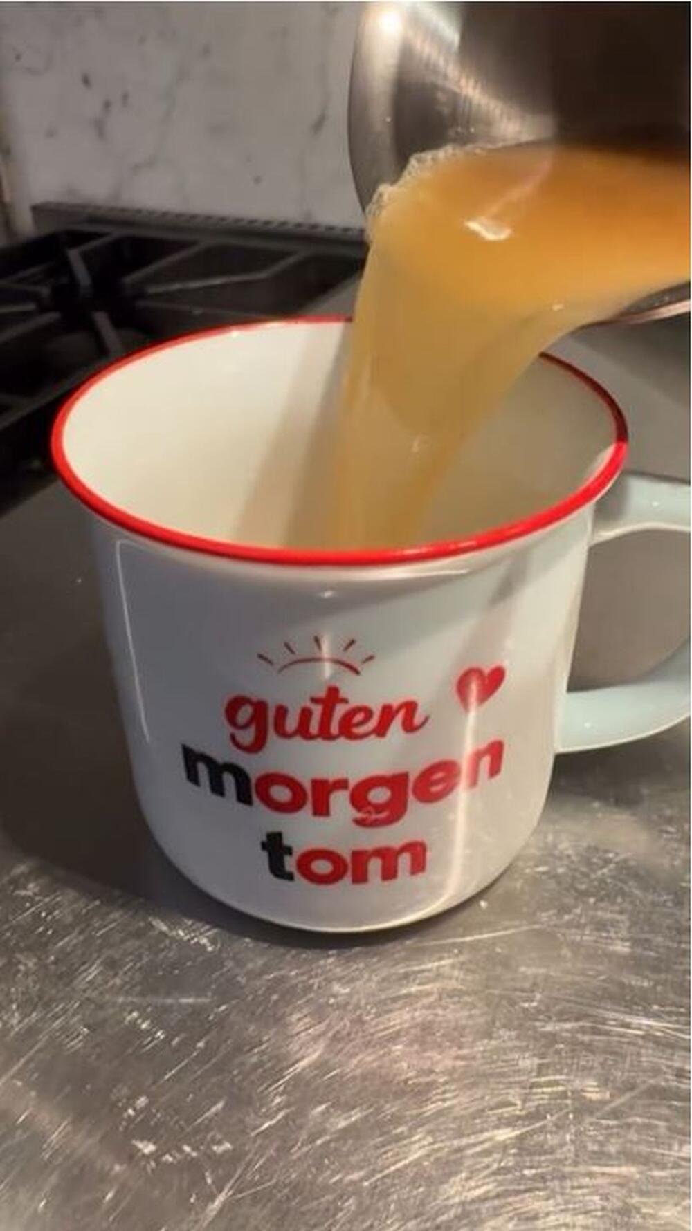 HAJDI KLUM PIJE SUPU OD ŠUPLJIH KOSTIJU 