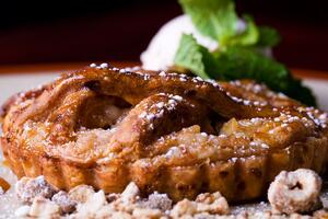 Hrskav i sočan kolač sa jabukama prema receptu nekadašnje prve dame! Omiljeni dezert Baraka Obame peče se čak 3 sata