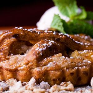 Hrskav i sočan kolač sa jabukama prema receptu nekadašnje prve dame! Omiljeni dezert Baraka Obame peče se čak 3 sata