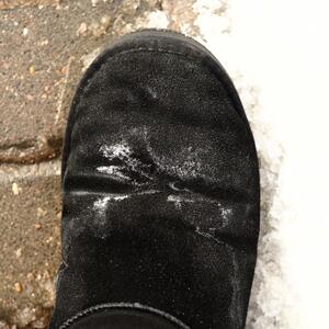 Kako zaštititi cipele od soli i bljuzgavice? Efikasni saveti za negu kože, antilopa, nubuka, mrežaste obuće od tkanine