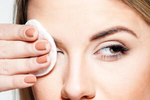 Kako se pravilno skida maskara, korak po korak? Detaljan vodič pomoću kojeg će vam lice uvek biti čisto i negovano