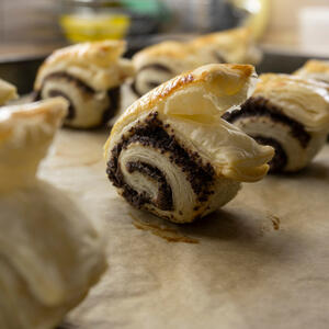 Recept za sočne kiflice sa makom koje će vas oduševiti: Napravite odmah duplu meru i nećete zažaliti