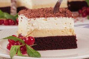 Najkremastija torta pravi se iznenađujuće brzo & lako: Ima najsočniju koru i 2 neodoljiva fila i uspeva svaki put