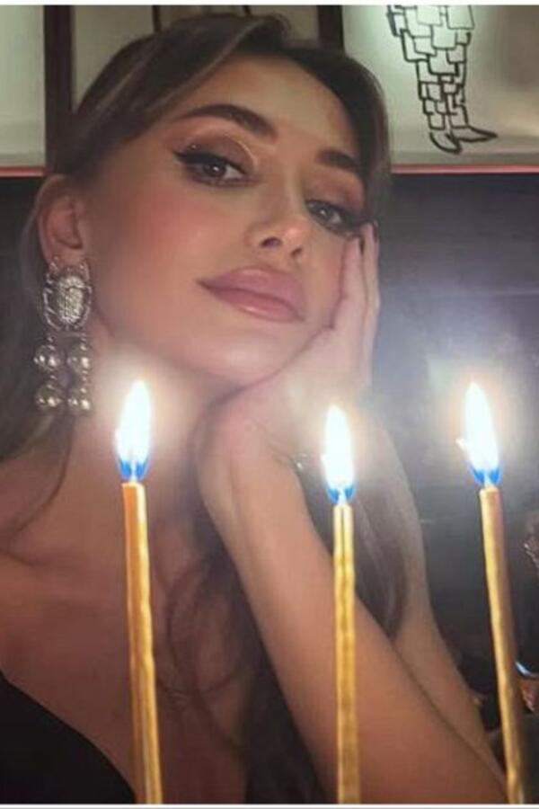 Simpatičan detalj na rođendanu Emine Jahović: Ritual 3 sveće se izvodi jednostavno, a ima sve više poklonika