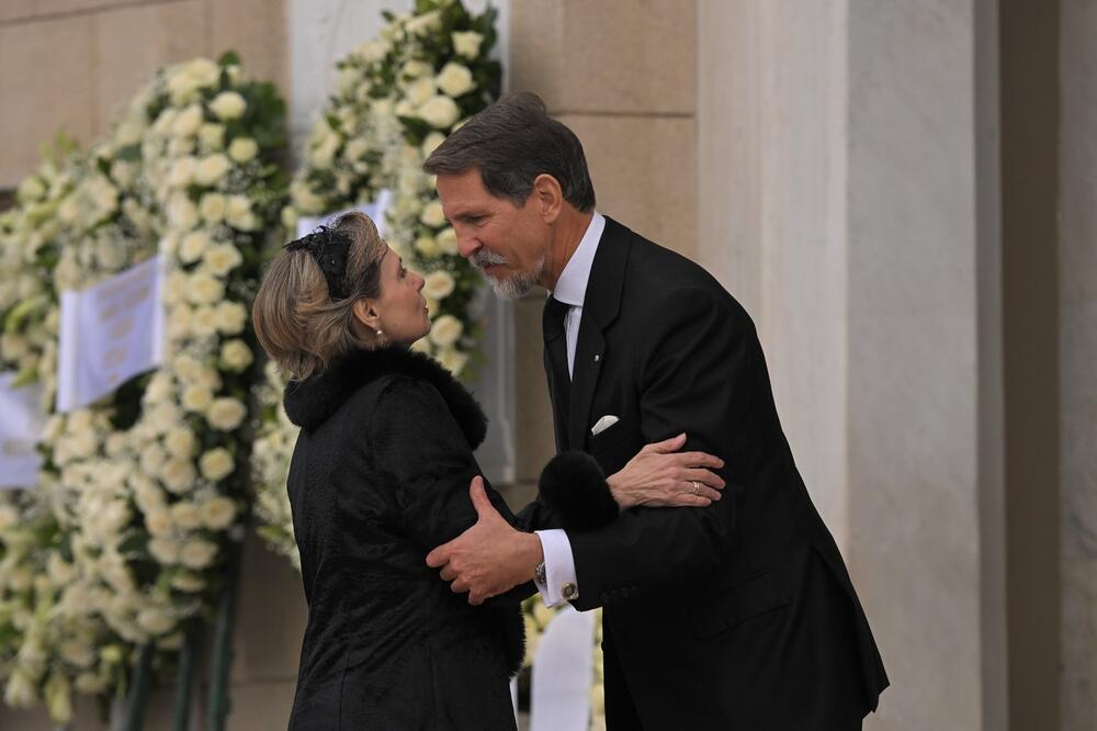 Princ Pavlos prima saučešće na sahrani njegove tetke princeze Irene