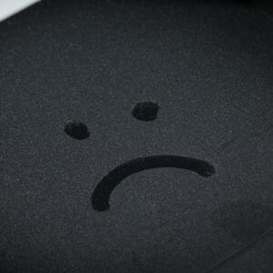 Trik zbog kog se prašina sporije nakuplja na nameštaju: Završite brisanje ovim sastojkom i čistićete kuću mnogo ređe