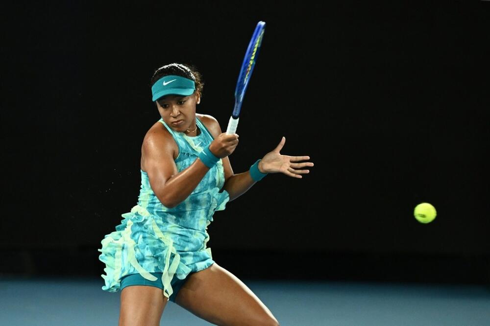 <p>Borila se s mentalnim problemima, pobedila Serenu Vilijam, pa zbog skandala plakala na terenu, a sad svi gledaju i ne veruju svojim očima&nbsp;</p>