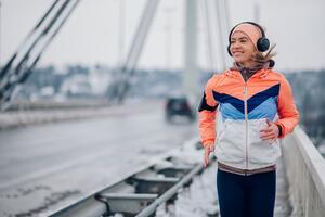 Šta obući za trčanje po hladnom vremenu? 5 jednostavnih koraka za tople noge, telo i stopala