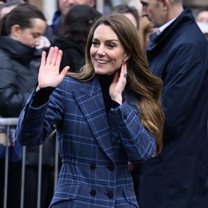 Kad je Kejt skinula kaput, rođen je novi trend za 2026! "Bapski stil" nikad nije izgledao ljupkije i ženstvenije