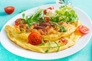 Ukusan i hranljiv doručak gotov za 10 minuta: Recept za omlet u tortilji kome ćete se stalno vraćati