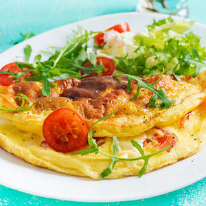 Ukusan i hranljiv doručak gotov za 10 minuta: Recept za omlet u tortilji kome ćete se stalno vraćati