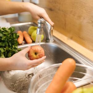 7 stvari koje ne smete da prosipate u sudoperu: Za mnoge niste ni pomislili da mogu da zapuše odvode i naprave problem