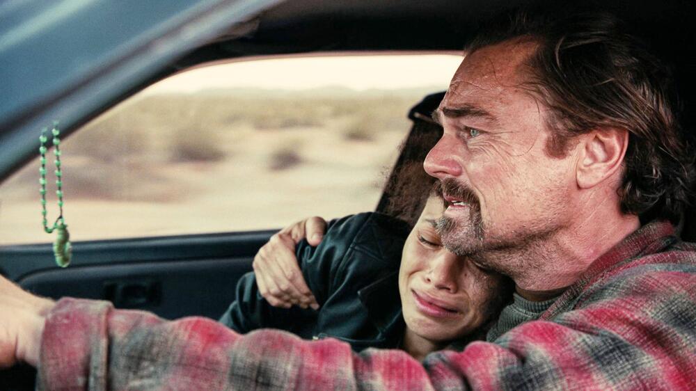 Čejs Infiniti i Leonardo Dikaprio u filmu 'Jedna bitka za drugom' (One Battle After Another, 2025))