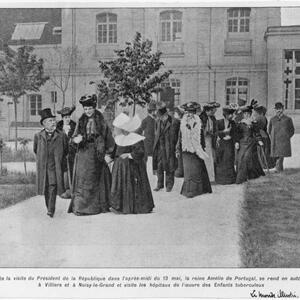 Sina je od kiše metaka štitila buketom cveća, narod je obožavao: Tužna životna priča kraljice koja je umrla u izgnanstvu