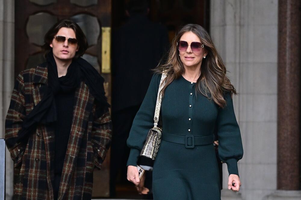 Glumica Elizabet Harli na suđenje je stigla u pratnji sina Demijana