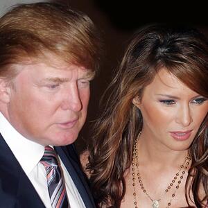 91 metar svile & 1.500 kristala za izdanje kao iz bajke: Kako je izgledala venčanica Melanije Tramp teška 25 kg?