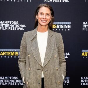 Moraju da nauče da se kontrolišu: Čuvena manekenka besna što muškarci pohotno gledaju njenu 22-godišnju ćerku