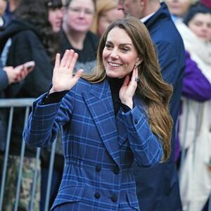 Uvek tu, ali u senci, obučena identično kao princeza: Ko je žena pored Kejt, koja je potpuno prekopirala njen stajling?