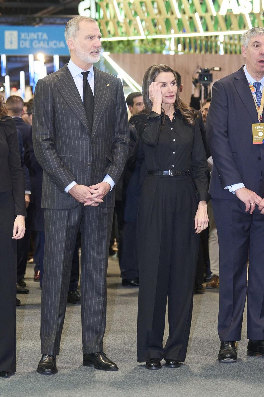 <p>Španska kraljica Leticija pokazala je još jedno jednostavno, a efektno izdanje i otkrila nam model pantalona koje ćemo nositi ove sezone.</p>