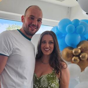 14 godina, dvoje dece i holivudska ljubavna priča: Dušan Mandić pored sebe ima ženu koja je njegova zvezda vodilja