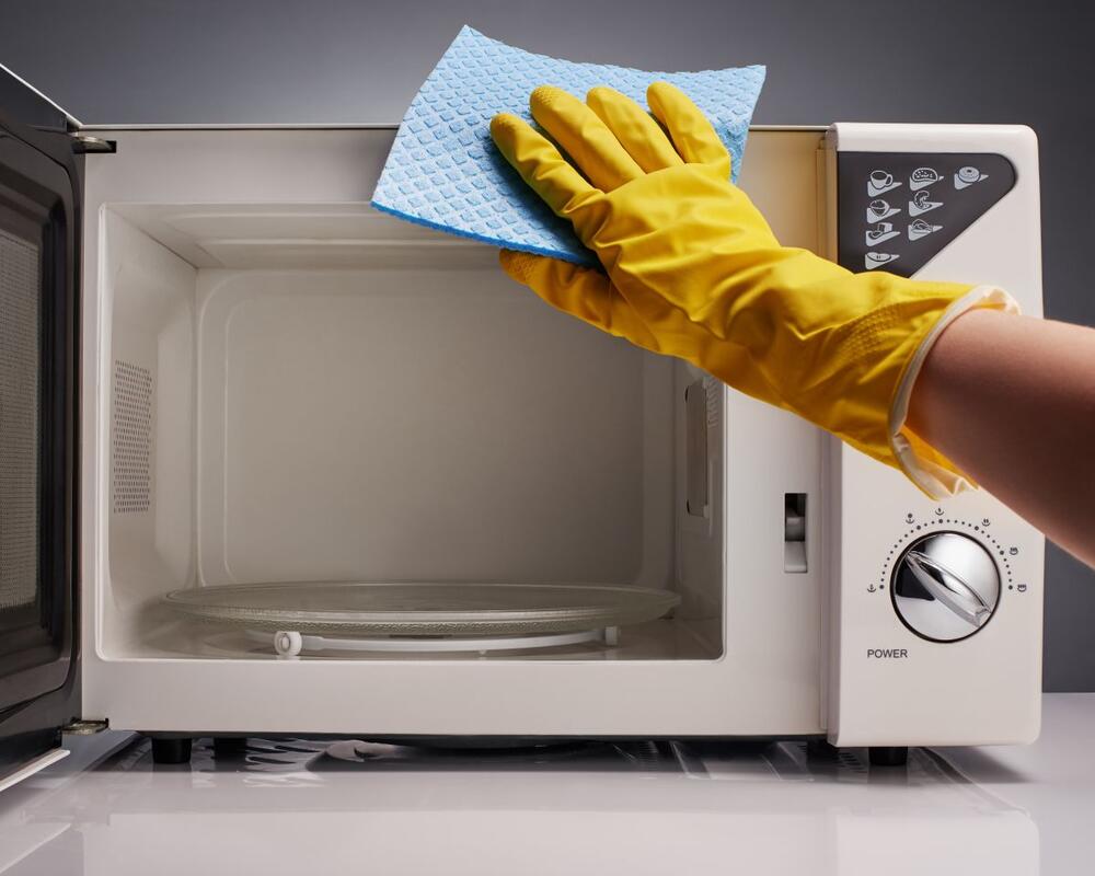 Kako najlakše očistiti mikrotalasnu?