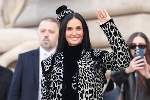 Cipele, torba, kaput, pantalone... SVE je remek-delo! Demi Mur i Schiaparelli znaju kako baciti Pariz na kolena