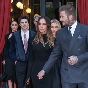 "Hvala mojoj deci!" Prvo pojavljivanje Bekamovih posle skandala je senzacionalno &ndash; i puno Viktorijinih poruka Bruklinu