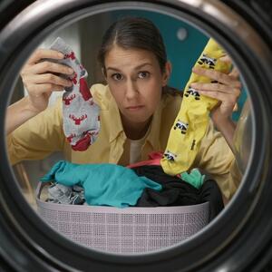 Kako nestanu čarape u mašini za pranje veša? 3 moguća scenarija, saveti da ih ne izgubite (+ njihovo tajno skrovište)
