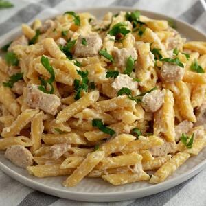Jednostavan ručak iz jedne posude gotov za pola sata: Najlepši recept za pastu sa piletinom i parmezanom