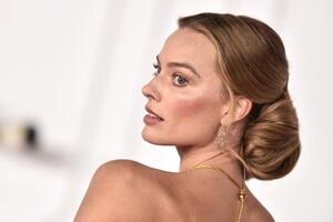 Spektakularna haljina, a oko vrata &ndash; kultna ogrlica Elizabet Tejlor: Izdanje Margo Robi pred kojim je Holivud uzdahnuo