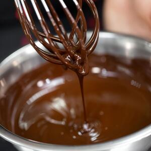 Kako se pravilno topi čokolada za ganaž? Uz ove cake dezerti će vam biti još ukusniji & lepši