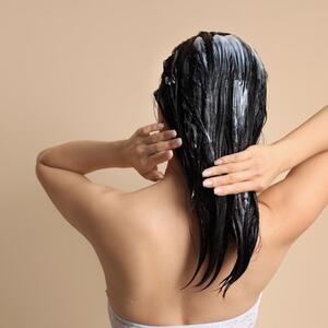 Kosa će vam rasti brzo i biće bujnija nego ikad: Maska od 2 sastojka pravi se lako, a deluje ODMAH