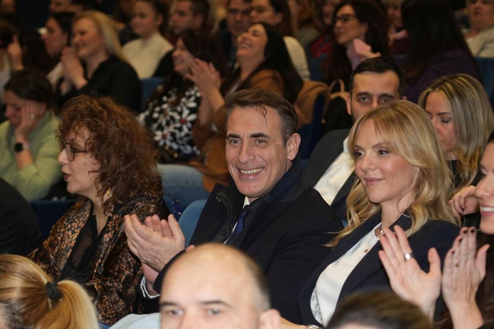 SLAVKO BELESLIN I SUPRUGA UŽIVALI NA PREMIJERI FILMA SVADBA