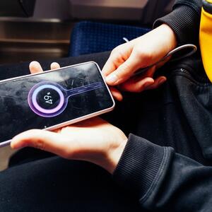 Kako da vam baterija na telefonu traje duplo duže? 7 navika zbog kojih ćete zaboraviti gde vam je punjač