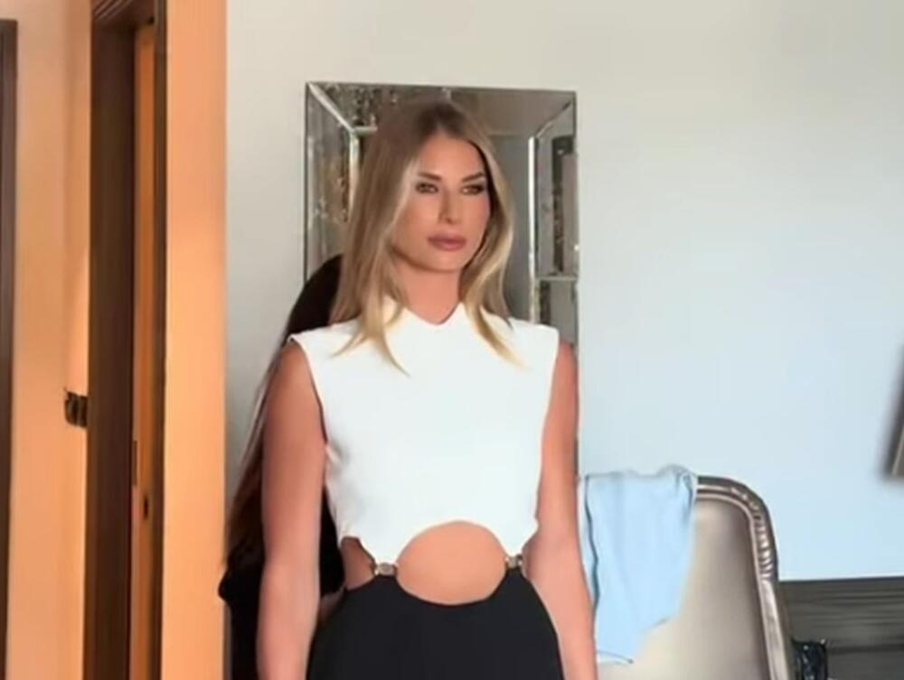 LEPA SRPKINJA JE KOPIJA MELANIJE IZ MLADOSTI 