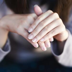 Znakovi povišenog holesterola na noktima su očigledni: Odaju "tihog ubicu" na prvi pogled i mogu da vam produže život