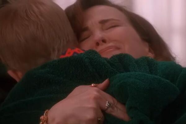 "Mama... Mislio sam da imamo vremena!" Bolan oproštaj Makolija Kalkina od filmske majke iz "Sam u kući"