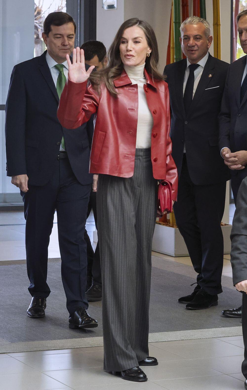 Kraljica Leticija u mokasinama s punom štiklom