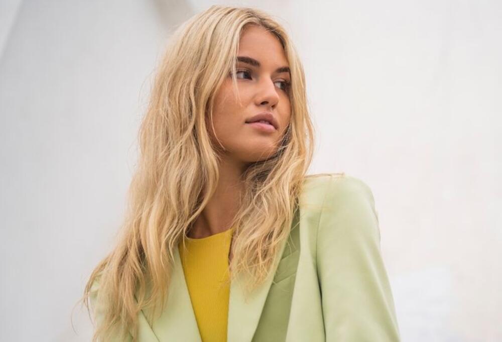 Većina plavuša se susrela sa problemom neželjenih žutih tonova na kosi.