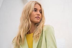 Kako da plava kosa ne požuti? Promenite način na koji je negujete i dugo će izgledati sveže ofarbano