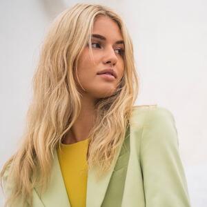 Kako da plava kosa ne požuti? Promenite način na koji je negujete i dugo će izgledati sveže ofarbano