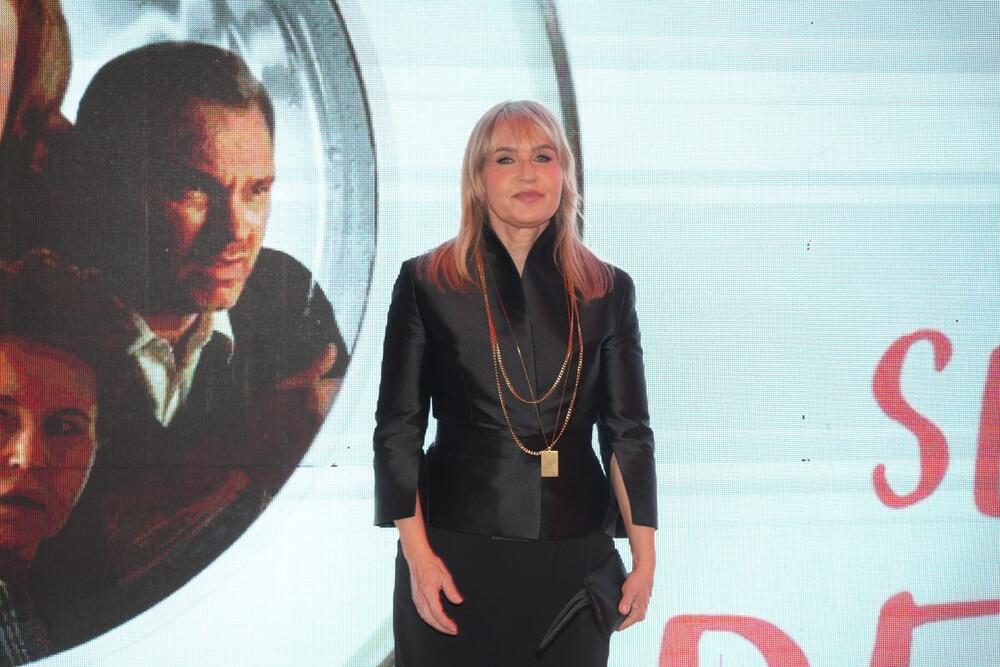 Anica Dobra na beogradskoj premijeri filma "Belo se pere na devedeset"