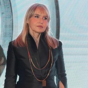 Lažna suknja & sako koji vaja struk: Urbana elegancija Anice Dobre pred kojom je Beograd uzdahnuo